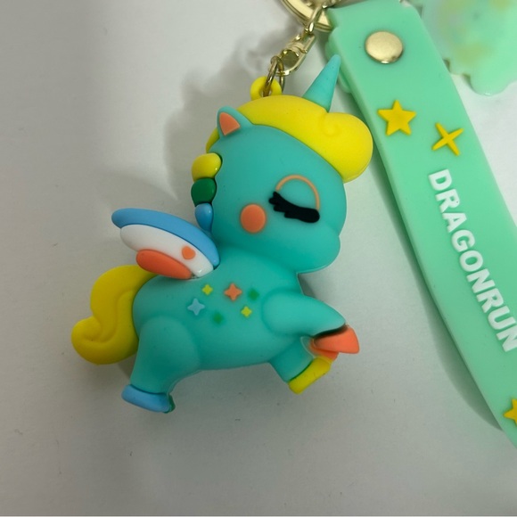 Dragon Run Unicorn 3D Silicone Keychain - Picture 7 of 8